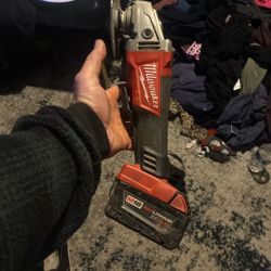 Milwaukee M 18 fuel grinder and 5.0 battery