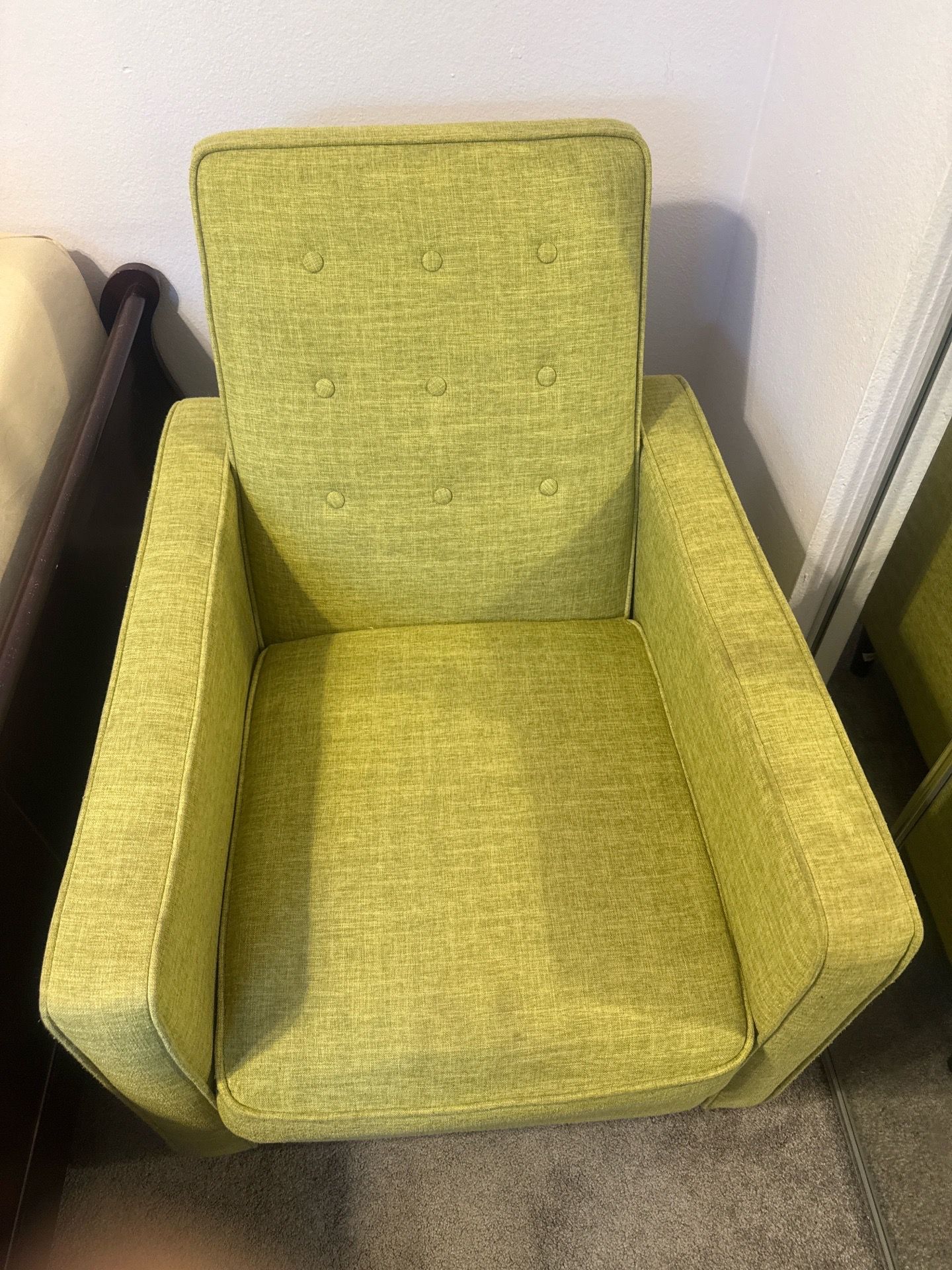 Green Accent Chair – Comfortable & Stylish