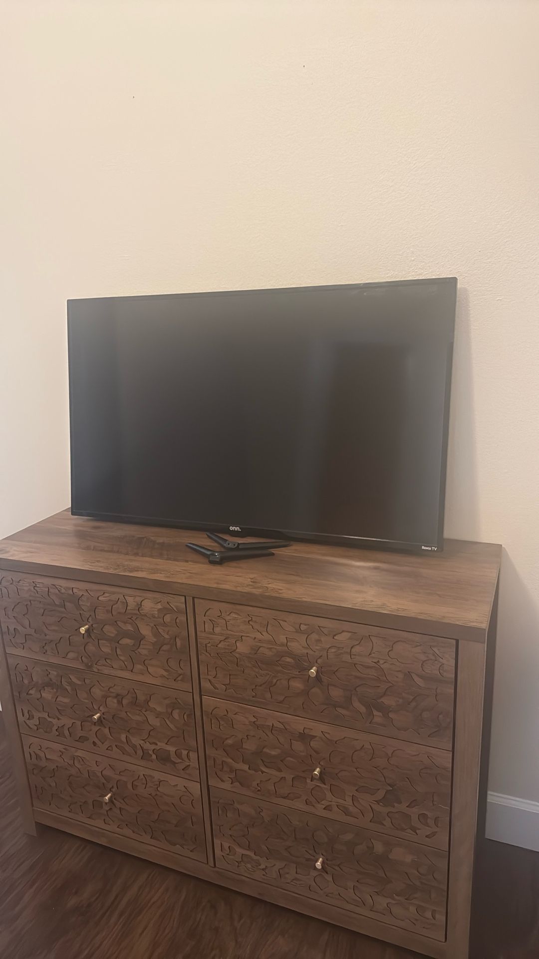 ONN 43” 4K UHD Roku Smart TV (Model 100133209)—Excellent