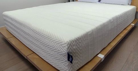 King Size Leesa Legend Hybrid Mattress - Less than 4 Months Old
