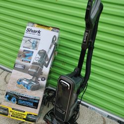 Shark AZ1002 40 Apex Powered Lift Away Upright Vacuum With DuoClean & Self Cleaning Brushroll 