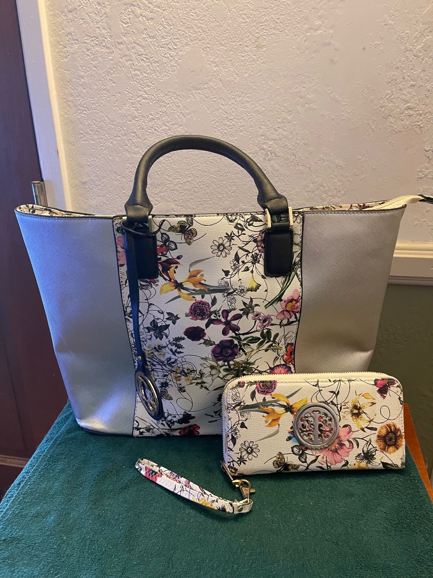 Dasein purse with matching wallet