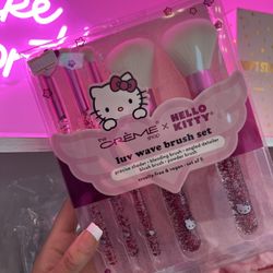 The Crème Shop x Hello Kitty Luv Wave Brush Set