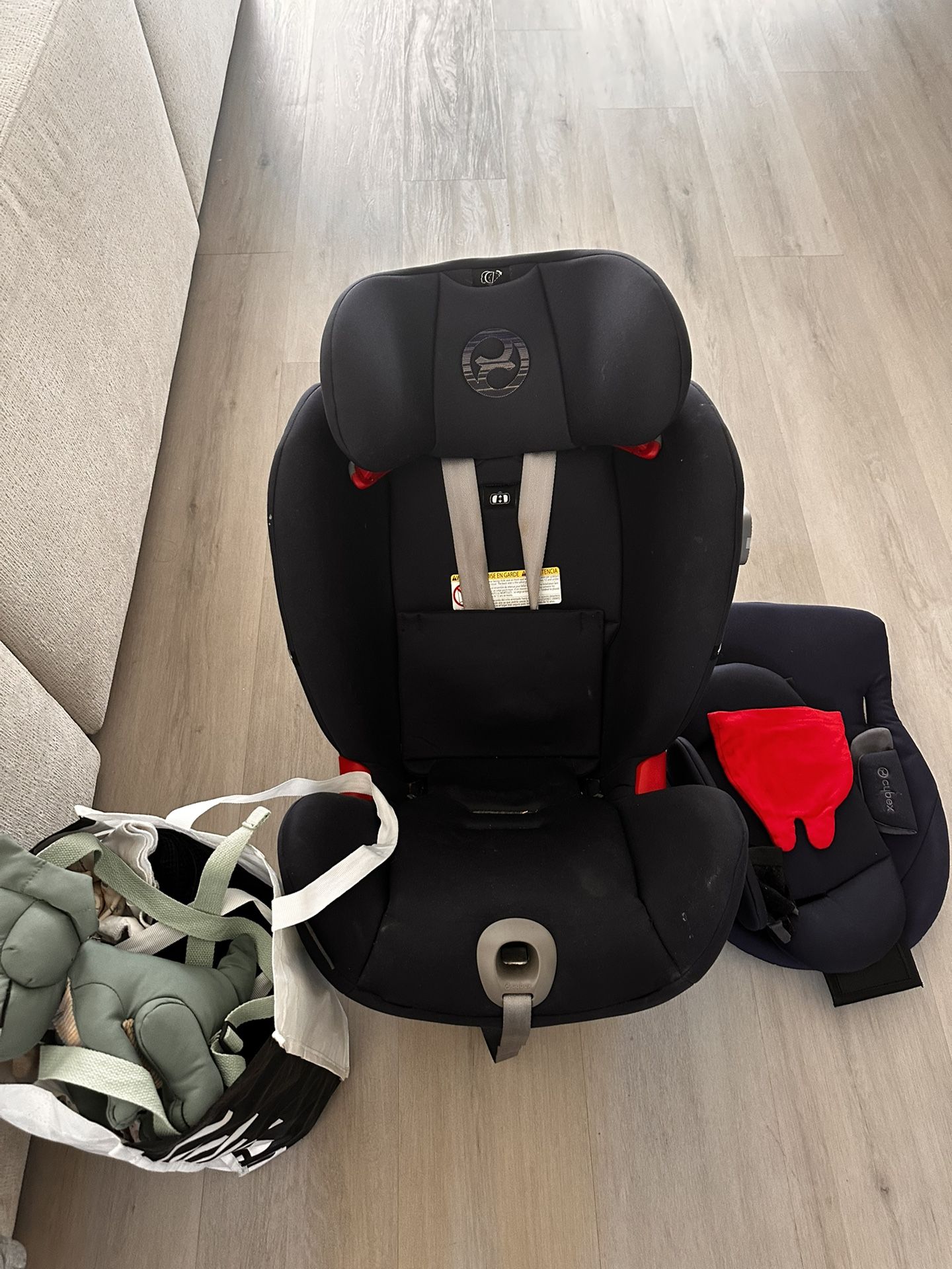 car seat（bag kids cloth for free）