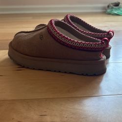 Kids 2y Uggs Chestnut With Red Tazz 