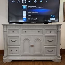 Elegant Vintage French Provincial Dresser / Media Console