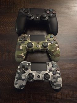 PS4 controllers