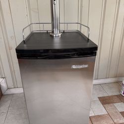 EdgeStar Kegerator / Beer Dispenser
