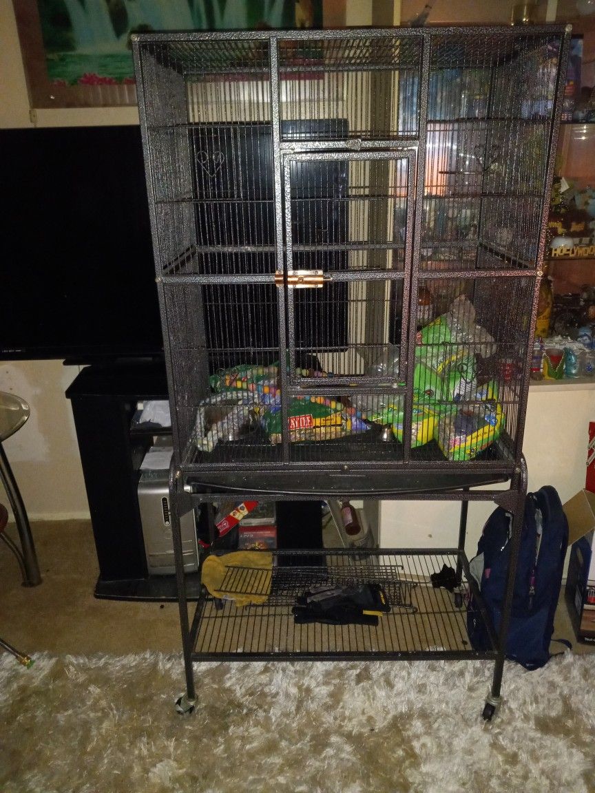 Bird Cage Had Cockateals In It But Big Enough For Bigger Birds