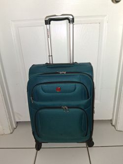 small 22" x 10" x 14" four wheel spinner suitcase/luggage