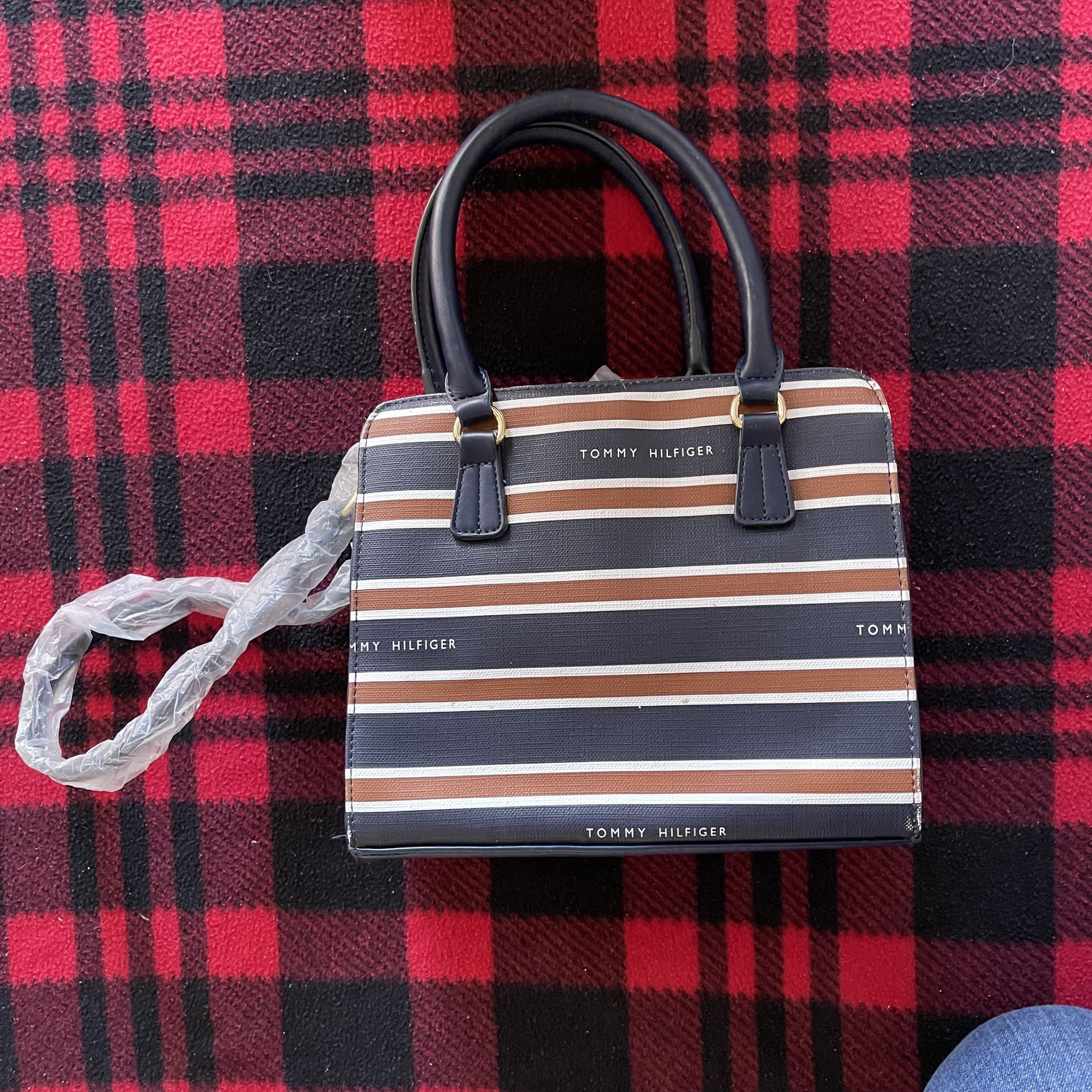 Tommy Hilfiger Purse with removable strap 