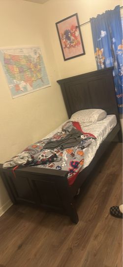 Twin size bed