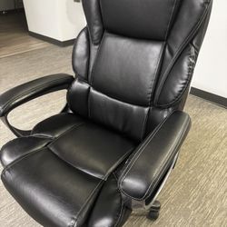 Executive Black Leather Office Chair – Good Condition