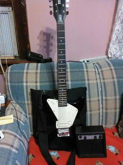 GUITARRA eléctrica. NUEVA