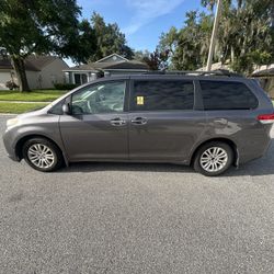 Toyota Sienna 2013