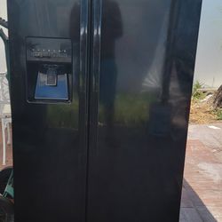 Whirlpool Gold Side-by-side 36-inch Black Refrigerator 
