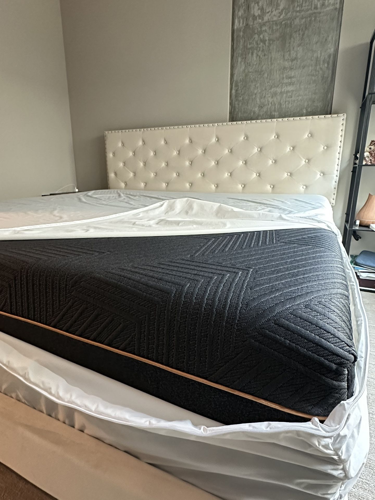 King Size Bed And Tempurpedic Mattress