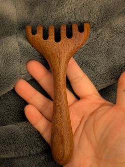 Sandalwood hair massager