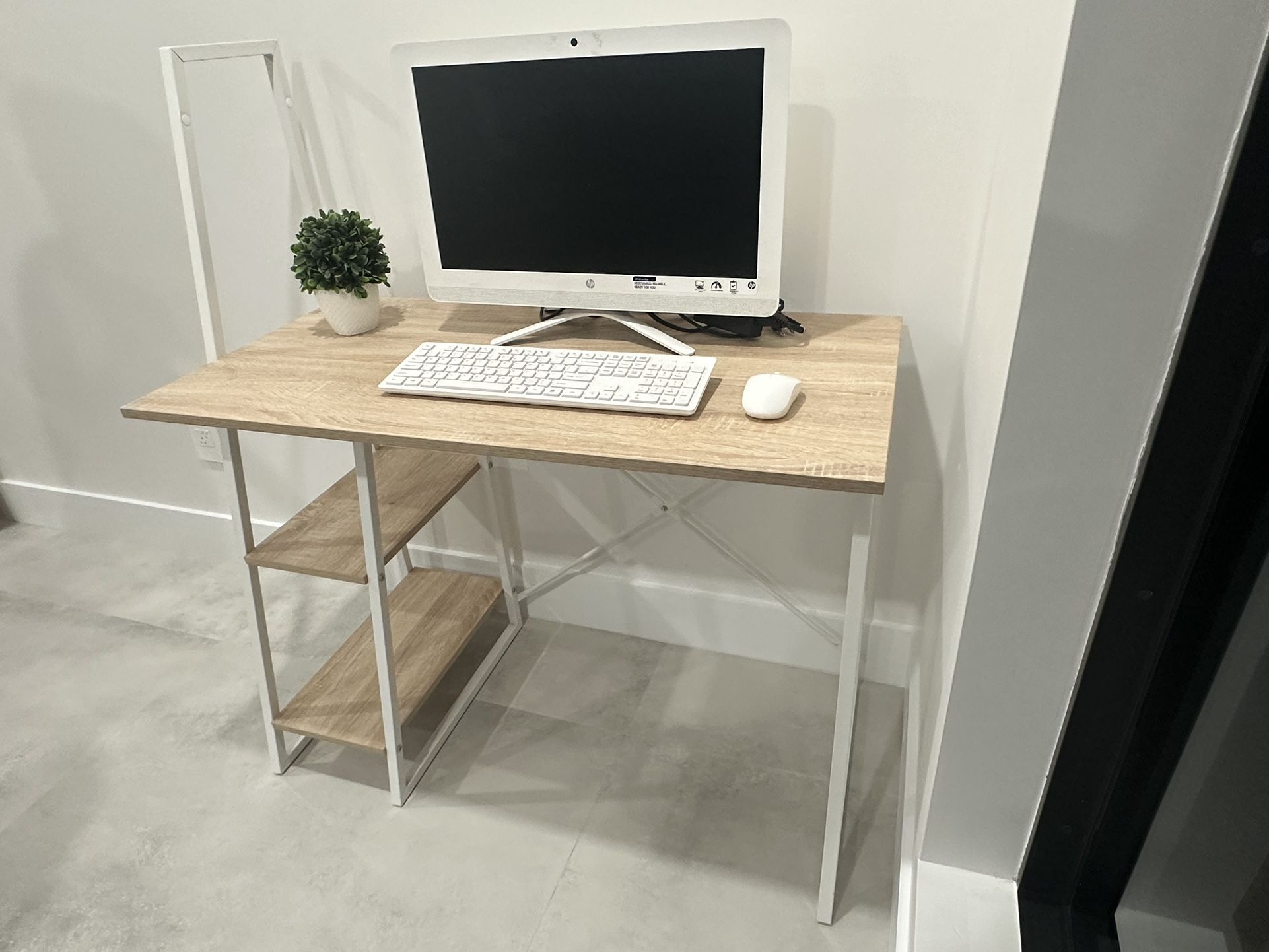 Desk / Escritorio