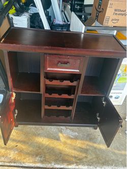 Bar with lime cutting table
