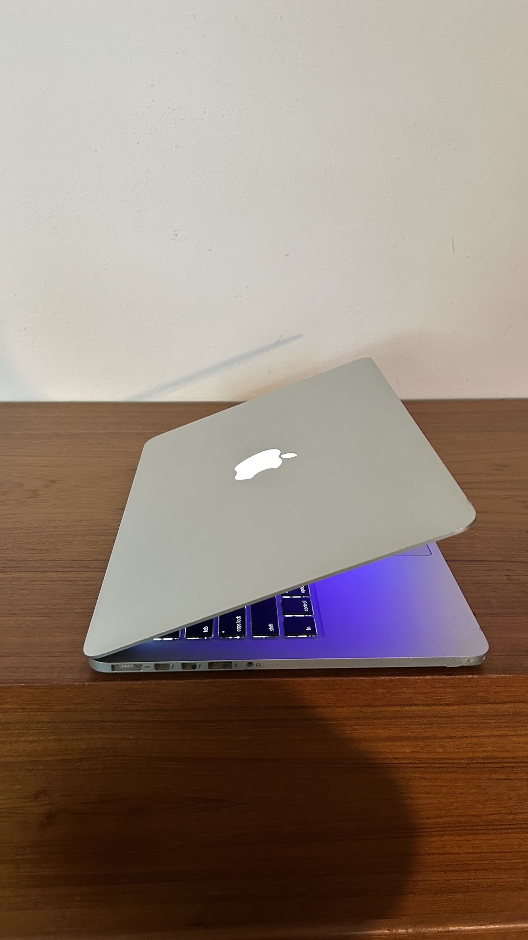 Apple MacBook Pro 13” Retina I7/16GB/256GB SSD $295