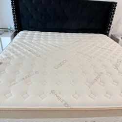 Saatva Loom & Leaf -  KING Mattress 