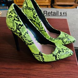 GREEN/YELLOW SNAKE HEELS SIZE 7 NEW!