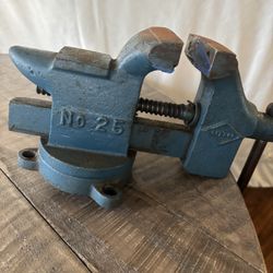 Bench  Vise - 4 inch jaws