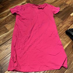 Women’s cw classics hot pink nightgown. Fits small-xl