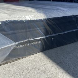 Stearns And Foster King Size Pillowtop Mattress