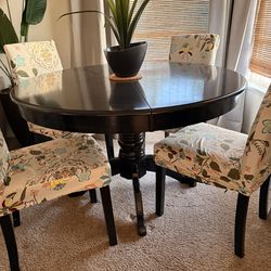 Round Dining Table W/4 Chairs