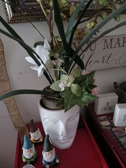 GORGEOUS ARTIFICIAL PLANT NEW FACE VASE 12 FIRM PAID 38 JUST VASE