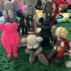 Plastic Vinyl Kaws Figure Toy Collectible Art Medicom Hype Supreme