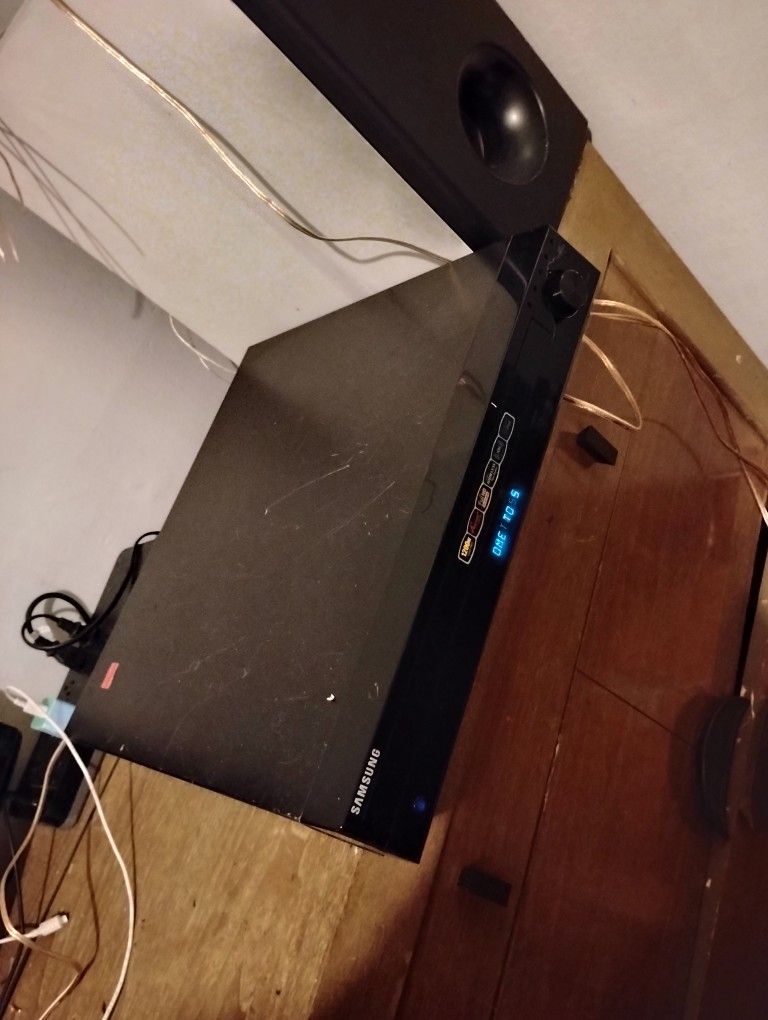 Samsung  5 disk CD/DVD Home Theater System Player