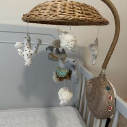 Baby crib mobile