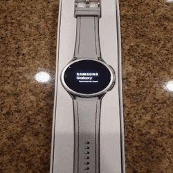 Samsung Galaxy Watch 6 – Your Health and Everyday Companion hold also