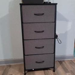 Dresser (4 drawers)