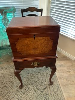 Henkel-Harris Queen Anne style silver or jewelry chest
