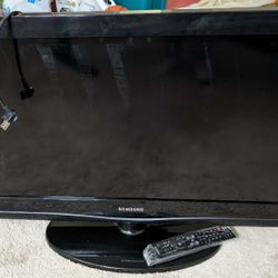 Moving Sale - Samsung 32" TV