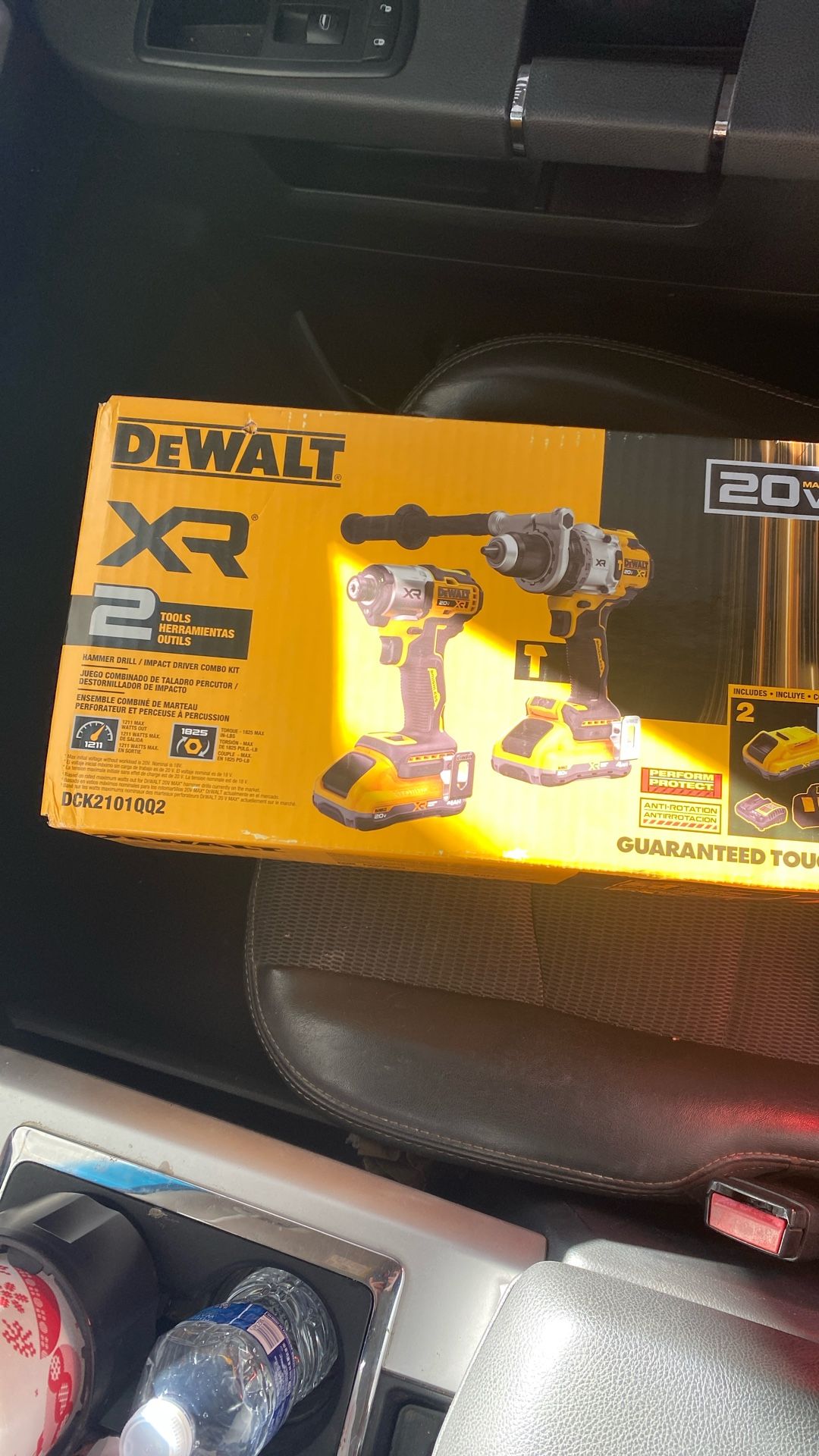 DEWALT XR HAMMER DRILL AND IMPACT Driver COMBO. NEW IN BOX