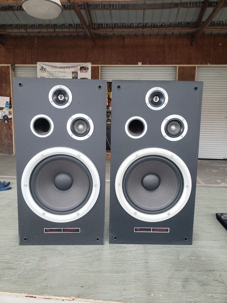 pair of CMS Series floor speakers, 3-way bass reflex speaker system 8 Ohms 130W E17/E18 at Barnyard FLEA mkt