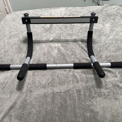 Pull Up Bar 