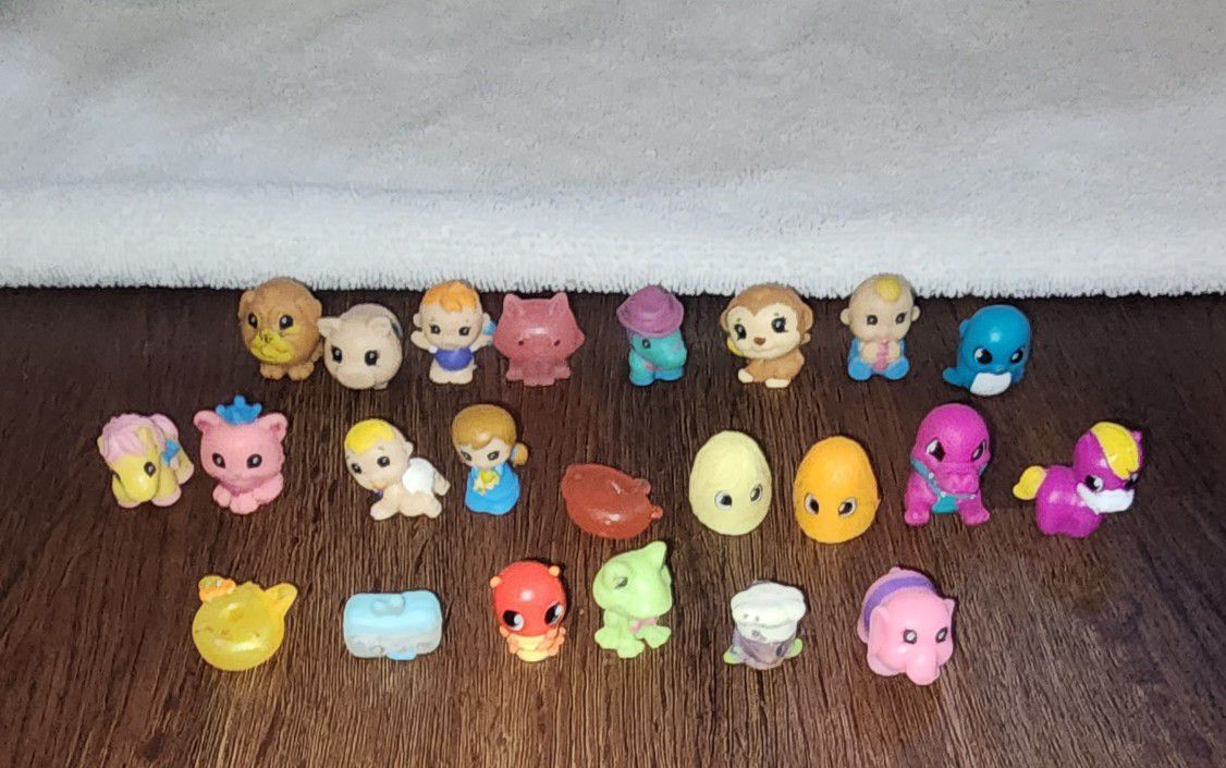 Lot of Shopkin Style Toys/Figurines 