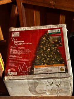 7.5 foot tree (300$ tree) interior and exterior Christmas decorations