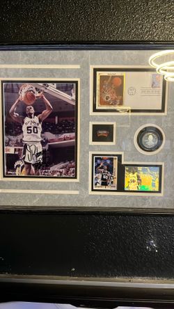 San Antonio Spurs “David Robinson” 18x22 Signed Display