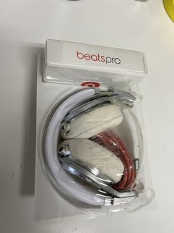Headphones Beats By Dr Dre Pro New Never Used I Open To Take A Pictures Over Head White/ Silver Working Is A DJ Classic 