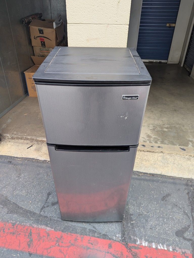 Mini Fridge W/Freezer