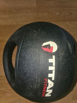 Titan fitness medicine ball with handles 20lb