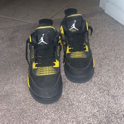 Jordan 4 Thunders