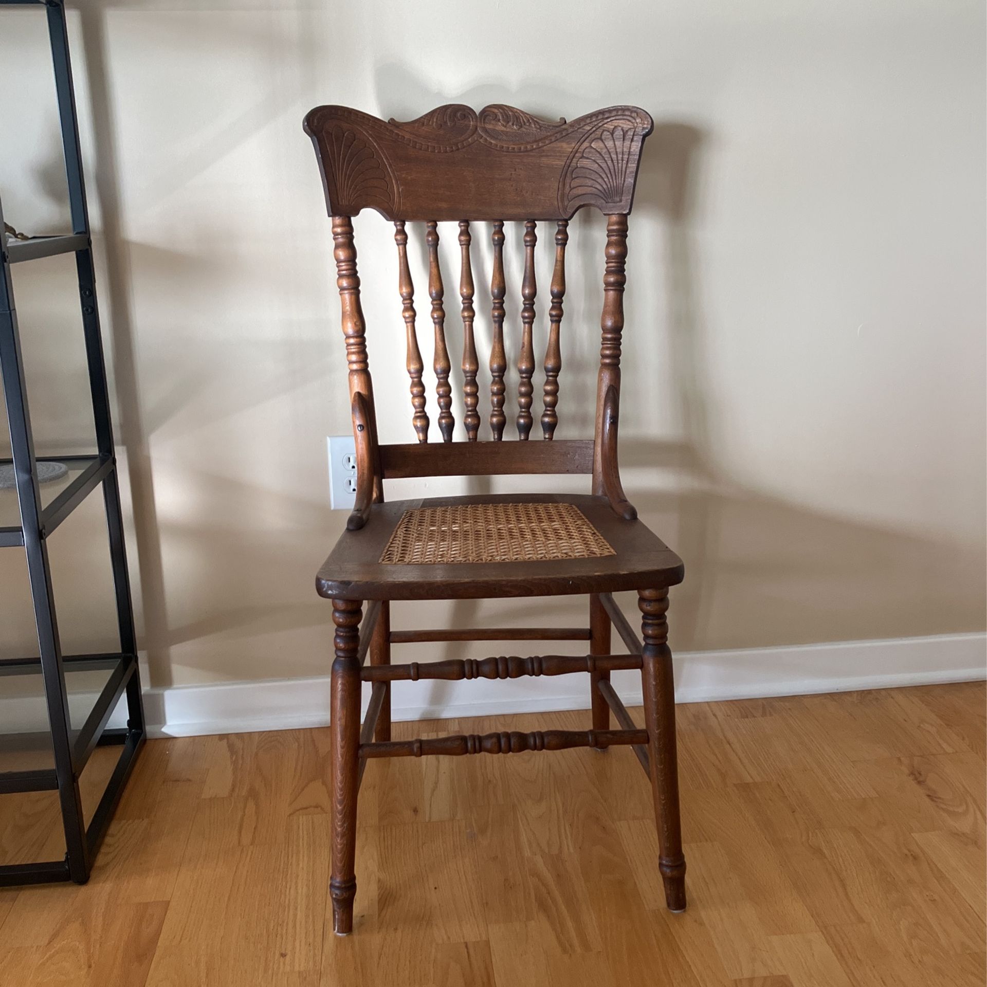 Cool Vintage Chair for Sale in Racine, WI OfferUp